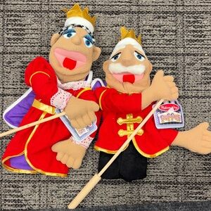 NWT Melissa & Doug King Carl & Red Queen Puppet Pair - Plush Hand Puppets